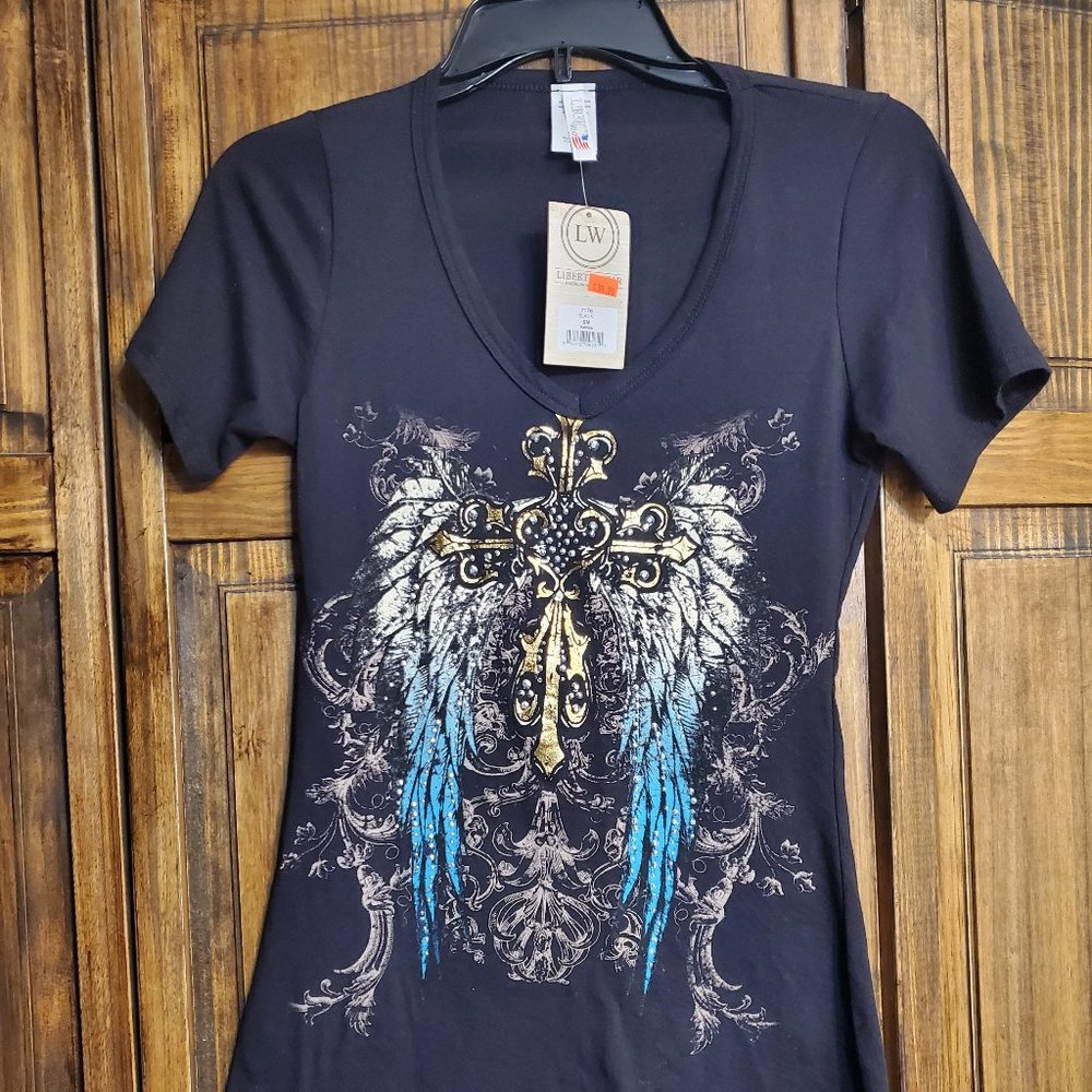 Liberty Wear V-neck Short Sleeve T-shirt Wings Sm